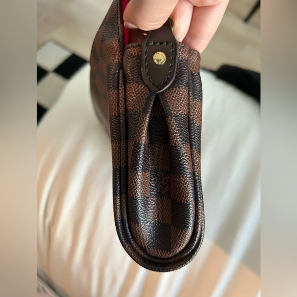 Luxurious Louis Vuitton Purse - Picture 3 of 6